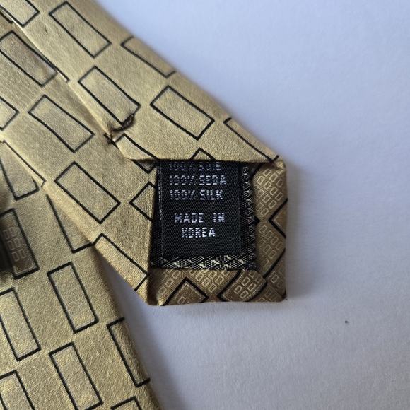 DIMOGGIO Tie 100% Silk, Elegant Gold Patterned Men's Tie - Picture 3 of 8